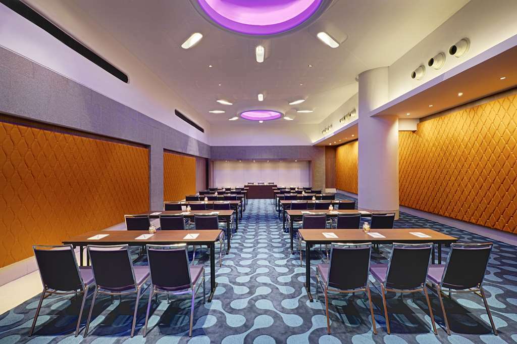 Avasa Hotel Hyderabad Restoran foto